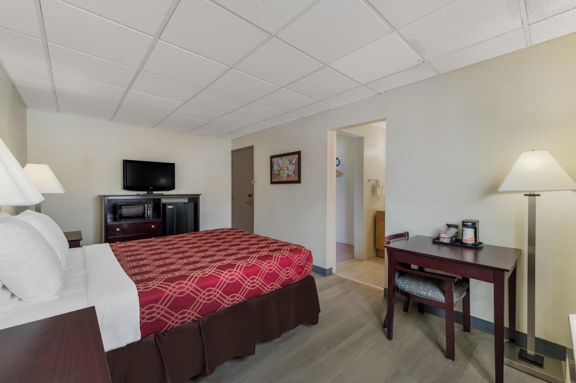 Econo Lodge Inn&Suites Iron Mountain Exterior foto